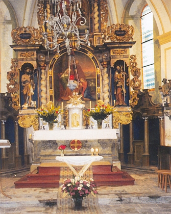 Hlavní oltář kostela sv. Anny v Javorné