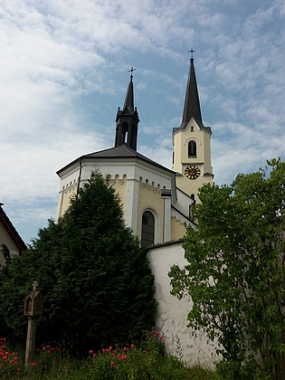 Kostel sv. Jakuba Většího a fara ve Světlíku