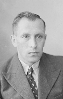 Snímek od Seidelů, datovaný červencem roku 1939, psaný na jméno a adresu Karl Albrecht, Krummau - je to jeho syn, který zastupuje pozůstalé na parte?