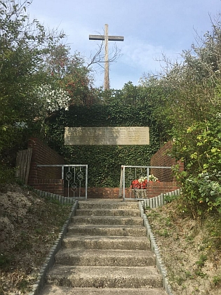 Německý válečný hřbitov na ostrové Wangerooge, kde je pohřbený manžel Johann