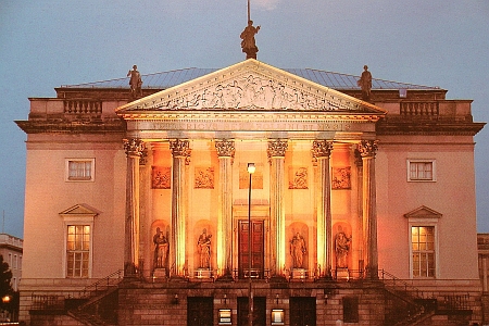 Berlínská Staatsoper na třídě Unter den Linden