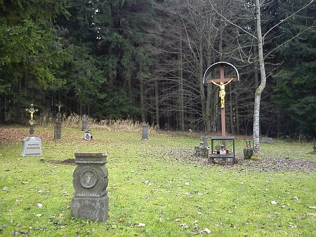 Obnovený hřbitov v Křišťanově (2012, viz i Karl Halletz a Rudolf Holzer)