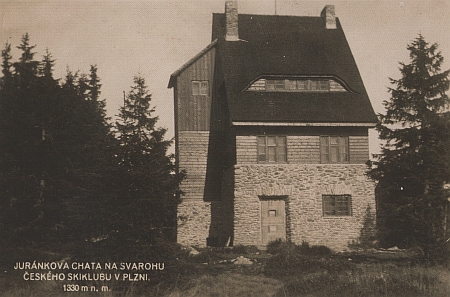 Tzv. Juránkova chata na jinak bavorské hoře Svaroh patřila Skiklubu v Plzni, byla postavena na místě srubu, který vyhořel v roce 1931, po roce 1948 zpustla a zanikla