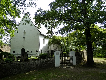 Farní kostel v Mouřenci...