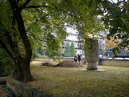 Při archeologickém průzkumu před stavbou parkovacího domu
byla v roce 2013 odkryta část základů synagogy