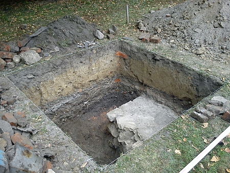 Při archeologickém průzkumu před stavbou parkovacího domu
byla v roce 2013 odkryta část základů synagogy