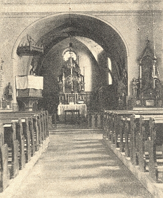 Vnitřek kostela na starém snímku