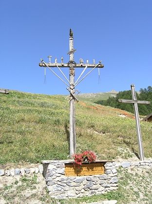 Kohoutí kříže v St. Véran, vesničce v departementu Hautes Alpes (Horní Alpy) v jihovýchodní části Francie