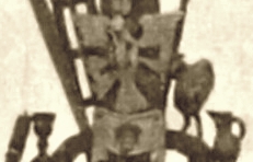 Ze dřeva vyřezávaný "Kreuz mit Waffen Christi" z kaple v Hojsově Stráži na fotografii v knize Josefa Blaua, kohout je tentokrát uprostřed
