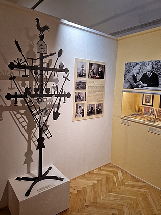 Setkání kohoutích křížů na výstavě "Seidel. Fotografické dílo v minulosti a dnes" v Regionálním muzeu Český Krumlov roku 2026