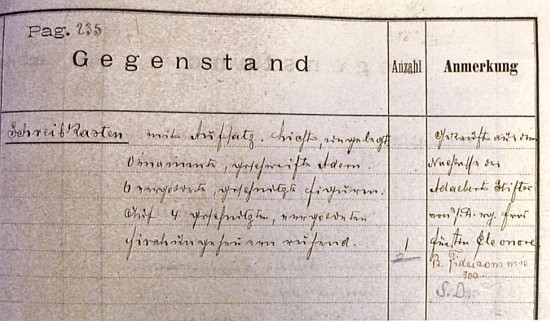 Zápis v inventáři zámku Hluboká z konce 19. století eviduje koupi "Delfínového kabinetu" (zde "Schreibkasten", tj. "psací sekretář") "aus dem Nachlasse des Adalbert Stifter", tj. ze Stifterovy pozůstalosti