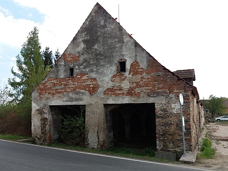 Pomocné stáje u přepřahací stanice Veselka