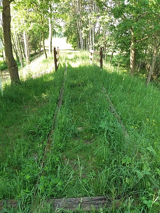 Můstek koněspřežky se dochoval u Holkova