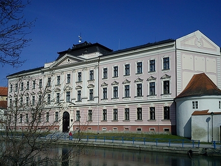 Budova českobudějovického gymnázia v České ulici