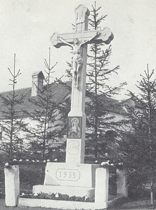 Kříž v zaniklých Mikolech, vysvěcený dne 28. května roku 1933