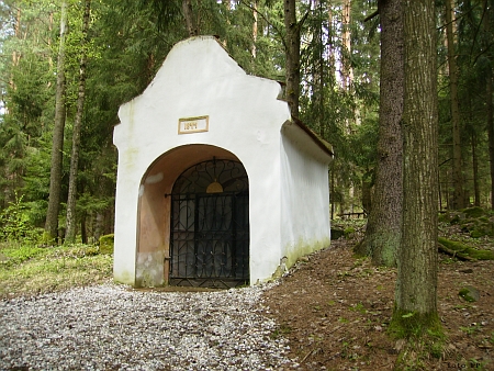 Farní a Lurdská (jeskynní) kaple u cetvinské křížové cesty