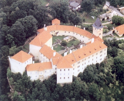 I tento letecký snímek zámku ve Vimperku pochází z jeho knihy