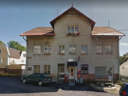 Google Street View zachytil rodný dům čp. 27 v Tatrovicích v srpnu 2021