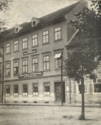 Budova českobudějovické městské knihovny v Riegrově ulici sloužila během okupace knihovně německé