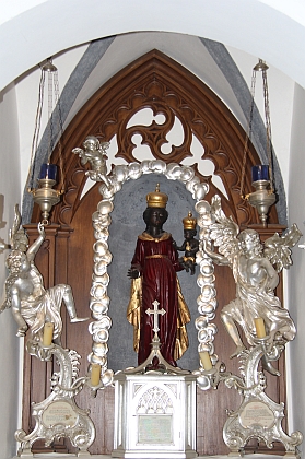 Černá Matka Boží (Panna Maria Einsiedelnská) umístěná v kapli postavené na příkaz kněžny Marie Ernestiny zu Eggenberg v roce 1686, dodnes k vidění v rajském dvoře kláštera minoritů, v jehož areálu Braun na konci života bydlil