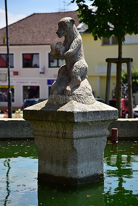 Velká a malá kašna na hornoplánském náměstí