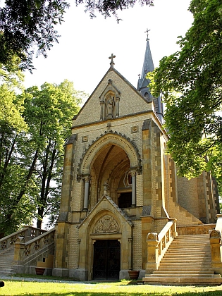 Buquoyská hrobka na hřbitově v Nových Hradech