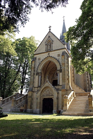 Buquoyská hrobka na hřbitově v Nových Hradech (viz i Anton Teichl)