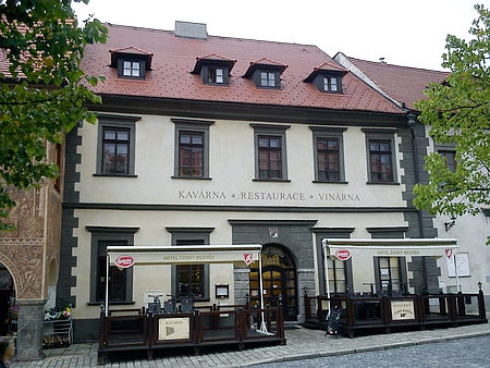 Jeho rodný dům na Velkém náměstí čp. 42/I. (restaurace Černý medvěd) v Prachaticích