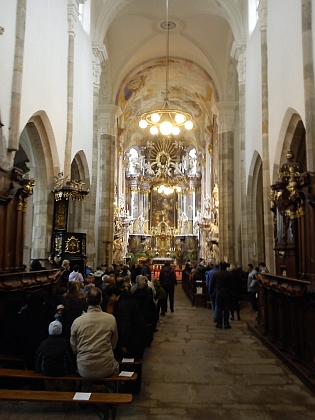 Oslavy 750 let od založení kláštera Zlatá Koruna 21. dubna 2013 (uprostřed P. Jiří Paďour, biskup českobudějovický,
  úplně vpravo převor kláštera ve Vyšším Brodě P. Justin Berka, vedle něj podpřevor kláštera Heiligenkreuz P. Bernhard Vošicky