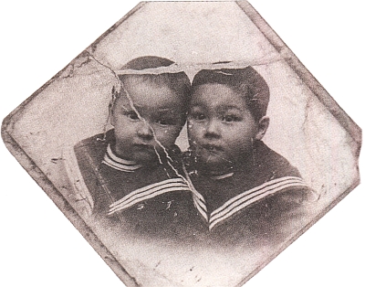 Dětský snímek bratří Johanna a Richarda, obou narozených v Japonsku
