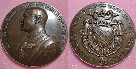 Stříbrná pamětní medaile k rozšíření titulu z roku 1917 a medaile k jeho přijetí přijetí do řádu sv.Jiří z roku 1940, zhotovil ji medailér Arnold Hartig