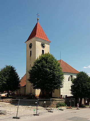 Kostely sv. Dominika ve Strunkovicích nad Blanicí a sv. Rodiny a sv. Jana Nepomuckého v Horní Vltavici