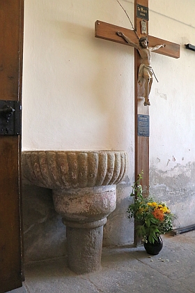 Křtitelnice v doudlebském kostele
