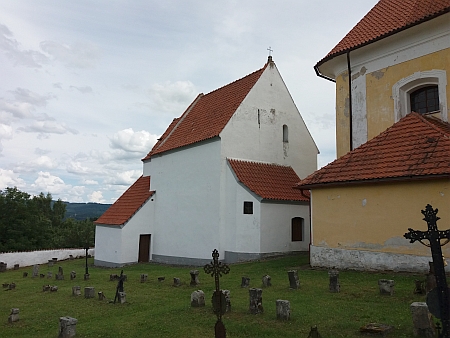 Kaple Navštívení Panny Marie vedle kostela ve Svérazi, odkud byl pravděpodobně přemístěn oltářní obraz do kaple v Horní světlé