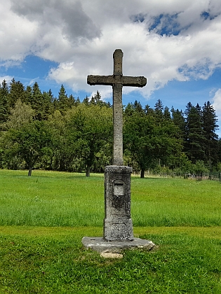 Kříž u Polečnice