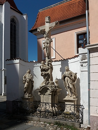 Dietrichovy plastiky u někdejšího dominikánského kláštera v Českých Budějovicích