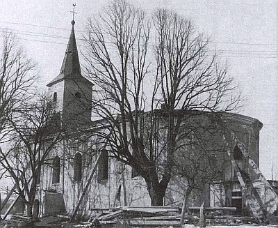 ... a týž kostel v Železné před demolicí v roce 1965