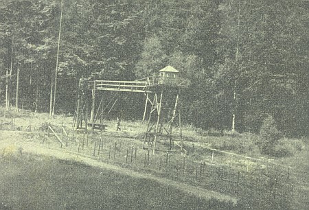 Strážní věž u rodné vsi při trati z Domažlic do Furth im Wald na snímku pořízeném roku 1968