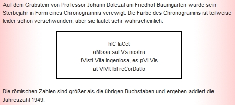 Hrob na vídeňském hřbitově Baumgartner Friedhof s vysvětlením chronogramu na vrcholu náhrobku