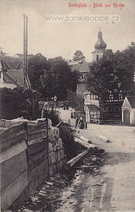 Pohlednice ze zaniklého Smrkovce, kde byl v kostele sv. Václava pokřtěn jeho otec, který ovšem ještě v březnu 1945 stačil vystoupit z římskokatolické církve