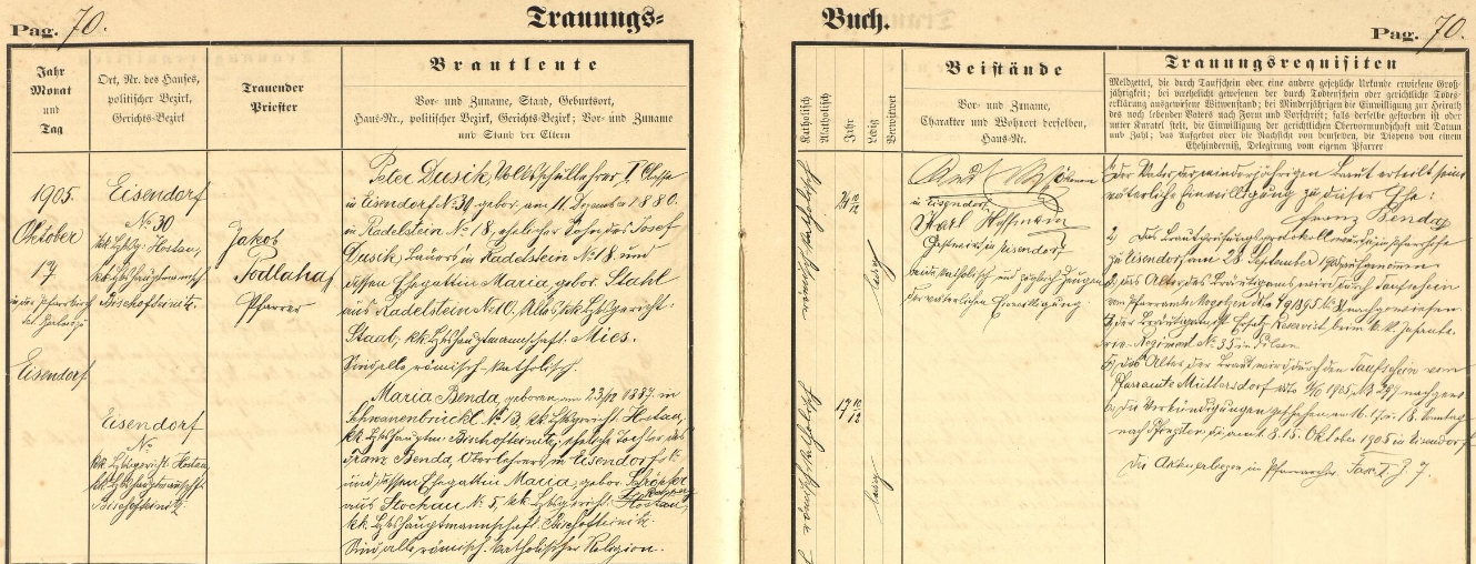 Záznam oddací matriky farní obce Železná (Eisendorf), kde tehdy učil, o jeho první svatbě, kterou tu 17. října roku 1905 farář Jakob Podlaha spojil čtyřiadvacetiletého Petera Dusika ve svazek manželský se sedmnáctiletou Marií Bendovou, 23. prosince roku 1887 v Mostku (Schwanenbrückl) čp. 13 narozenou dcerou v době svatby řídícího učitele v Železné Franze Bendy a jeho ženy Marie, roz. Schröpferové z Pivoně (Stockau) čp. 5