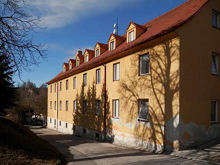 Dalším místem, kde Ebenovi žili, je podle autorů knihy "Krumlov - město pod věží" (2019) tento českokrumlovský dům Za Tavírnou 108