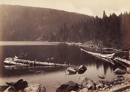 Černé jezero a vodopád Bílá strž, další dvě z jeho šumavských fotografií, viz i www stránky Pavla Scheuflera