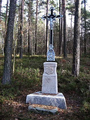 Dnešní podoba kříže cestou ze Žumberka do Klažar - hlavní horní jeho díl s pietou, vytesanou v kameni, zachránil v devadesátých letech minulého století tehdejší žumberský kastelán Jaroslav Svoboda a je ve zdejší tvrzi uchován i k vidění návštěvníkům