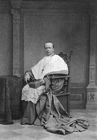 Českobudějovický biskup v letech 1883-1885 Franz de Paula Schönborn, zmiňovaný v jejím textu "Řeč to prozradí"