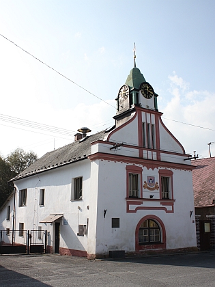 Stará radnice v rodných Janovicích nad Úhlavou