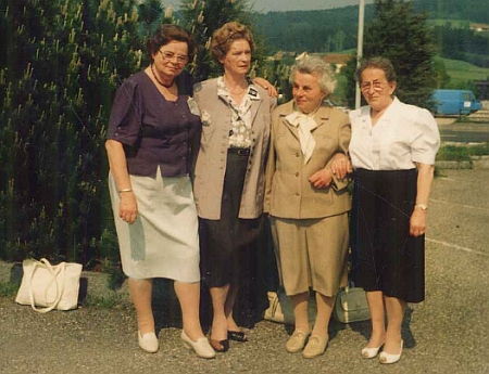 Na snímku z freistadského setkání rožmberských rodáků v roce 1991 je první zleva