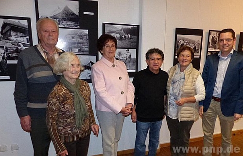 Při zahájení výstavy o Stodůlkách ve Waldkirchen roku 2015