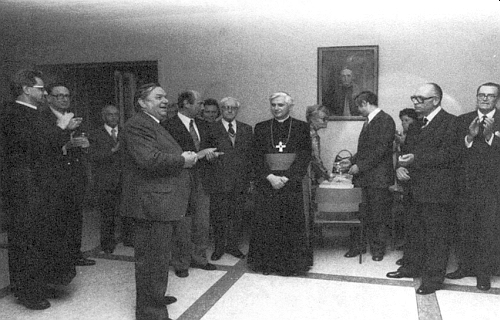 Setkání reprezentací východoevropského exilu s tehdejším arcibiskupem Ratzingerem roku 1978 v prostorách mnichovského kostela Bürgersaalkirche