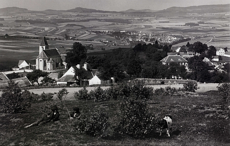 Výhled přes Blansko na Kaplici na pohlednici Josefa Seidela